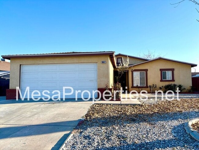 10607 Moorefield Cir in Adelanto, CA - Building Photo - Building Photo