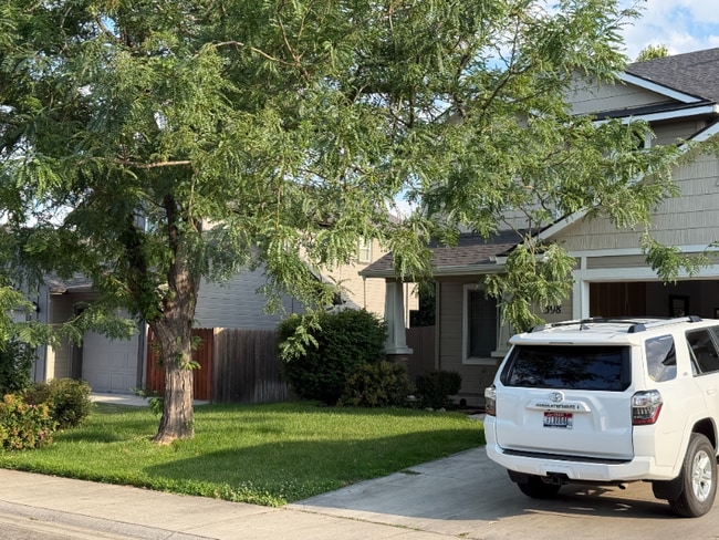 property at 398 Cassidy Dr E