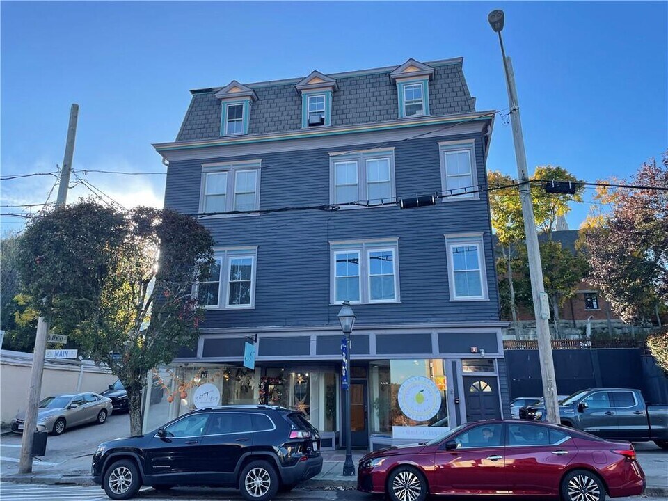 187 5th St-Unit -5 in East Greenwich, RI - Building Photo