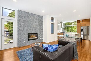 2118 E James St in Seattle, WA - Building Photo