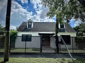 742 NW 50th St in Miami, FL - Building Photo