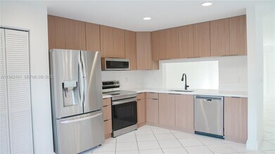 9023 SW 113th Pl Cir W in Miami, FL - Building Photo - Building Photo