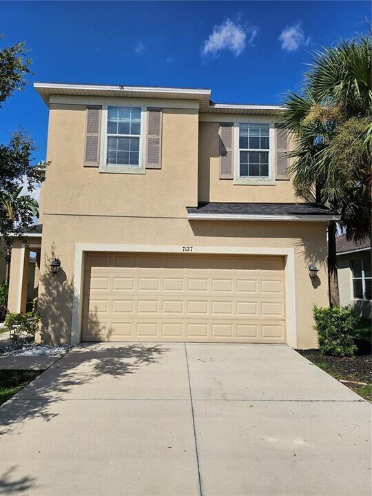 7127 Nightshade Dr in Riverview, FL - Building Photo