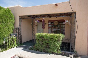 2444 Pueblo Bonito Ct NW in Albuquerque, NM - Building Photo