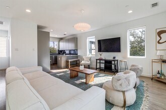 1430 Grigsby Ave in Dallas, TX - Foto de edificio - Building Photo