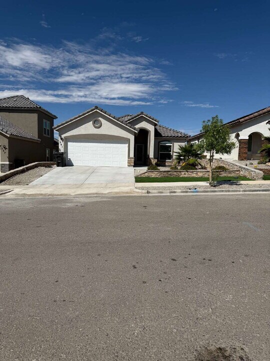 241 Penbridge Pl in El Paso, TX - Foto de edificio