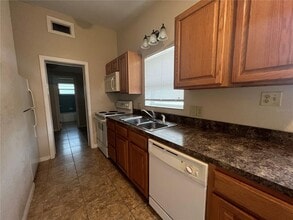 1601 Lakeview Ct in Eustis, FL - Building Photo - Building Photo