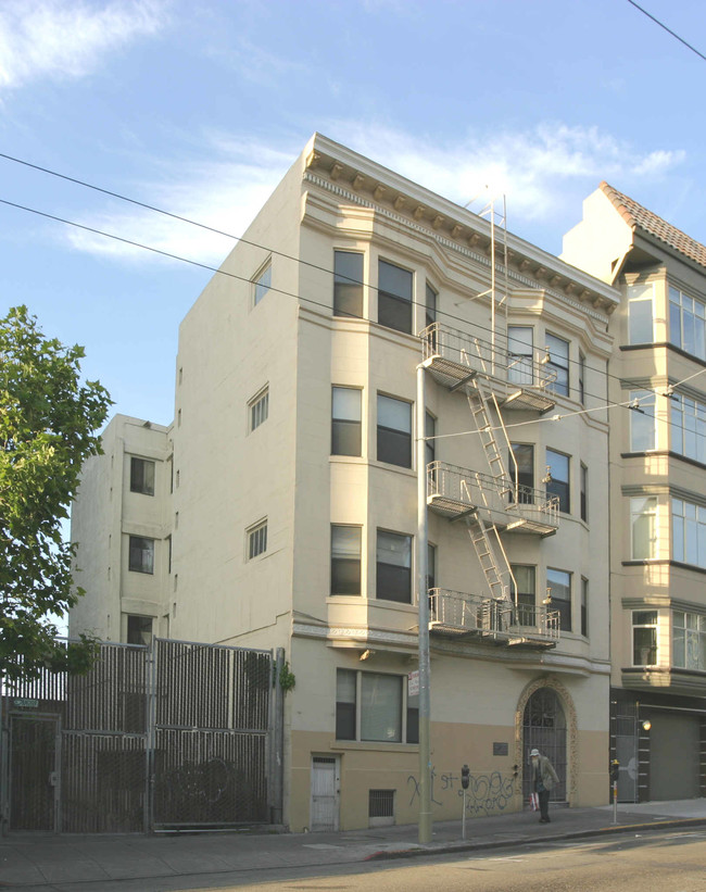 747 Eddy St in San Francisco, CA - Building Photo - Building Photo