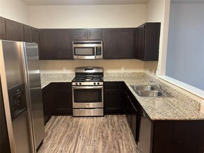 212 Ashley Dr in Edmond, OK - Building Photo - Building Photo