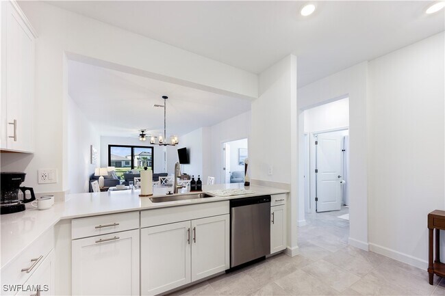 19573 Hinkley Dr in Estero, FL - Foto de edificio - Building Photo