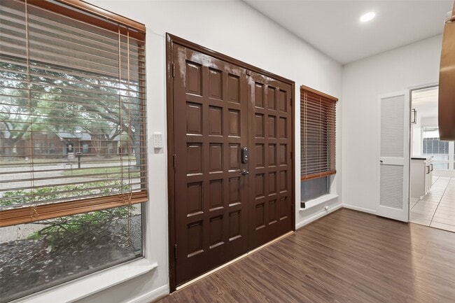 12131 Ella Lee Ln in Houston, TX - Building Photo - Building Photo