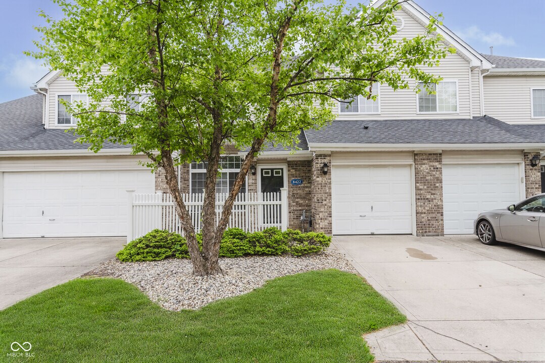 8422 Enclave Blvd in Fishers, IN - Building Photo