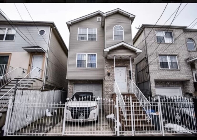 314 Bond St in Elizabeth, NJ - Building Photo