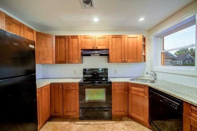 308 Main St-Unit -2 in Beacon, NY - Building Photo - Building Photo