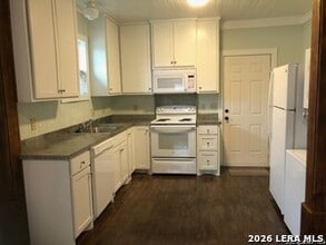 506 S Goodrich St in Seguin, TX - Building Photo - Building Photo