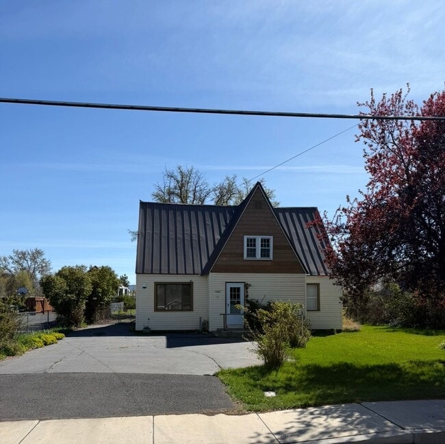 property at 4305 Altamont Dr