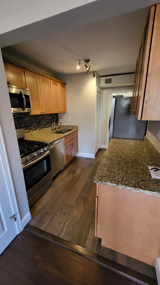 1231 Penn St NE, Unit 4