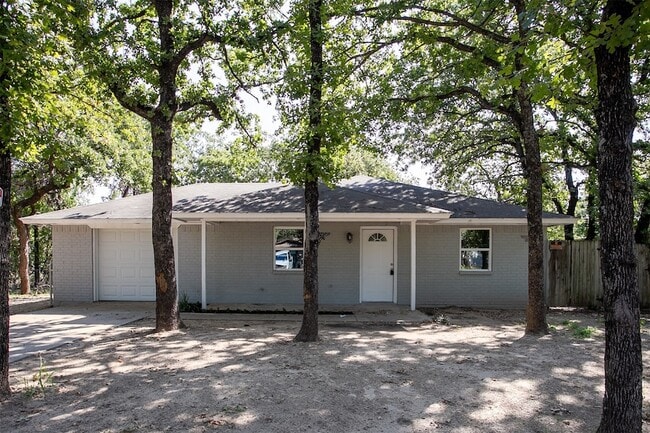 840 Red Oak Ct in Azle, TX - Building Photo - Building Photo