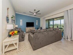 5674 Palmer Cir, Unit 203 in Bradenton, FL - Building Photo - Building Photo