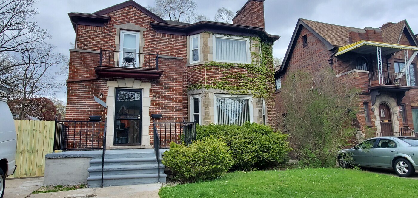 17552 Roselawn St in Detroit, MI - Building Photo