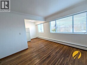 2435 W 2nd Ave in Vancouver, BC - Building Photo - Building Photo