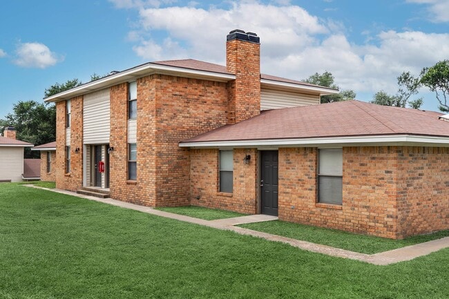 Hunnington Townhomes in Temple, TX - Building Photo - Building Photo