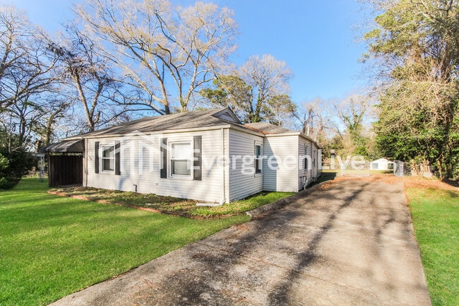 property at 520 E Shawnee Dr