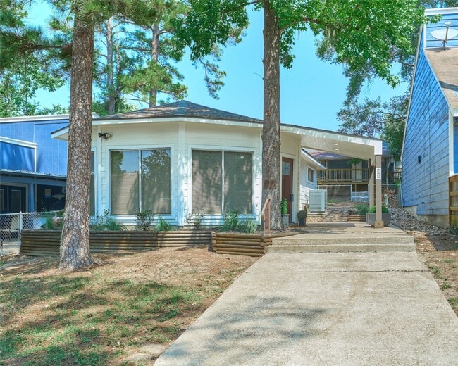 21 Harbour Ln in Coldspring, TX - Building Photo - Building Photo