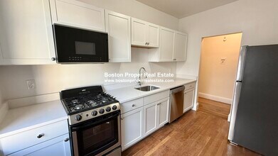 11 Melvin Ave, Unit 8 in Boston, MA - Building Photo - Building Photo