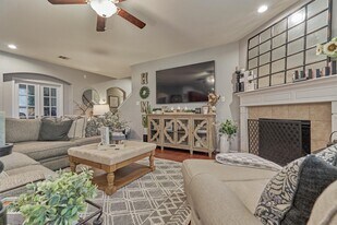 204 Forest Peak Way in Montgomery, TX - Building Photo