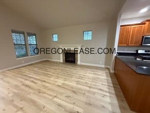 939 Irvington Dr in Eugene, OR - Building Photo - Building Photo