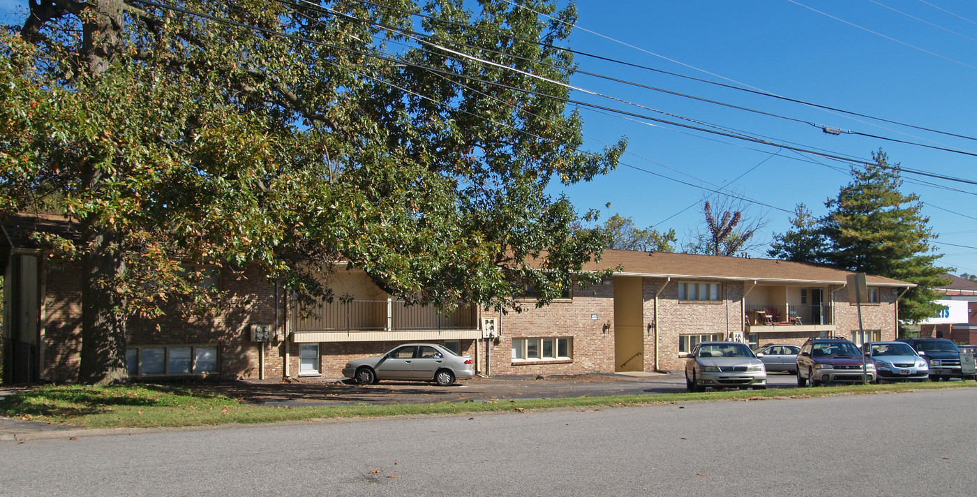 Hermitage House Apartments in Hermitage, TN - Building Photo