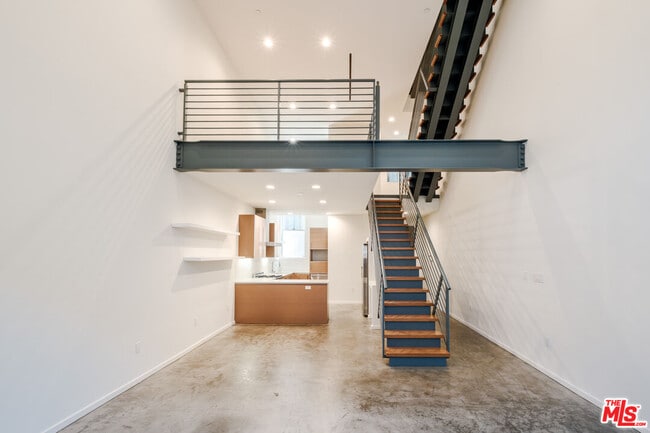 1220 N Orange Grove Ave in West Hollywood, CA - Building Photo - Building Photo