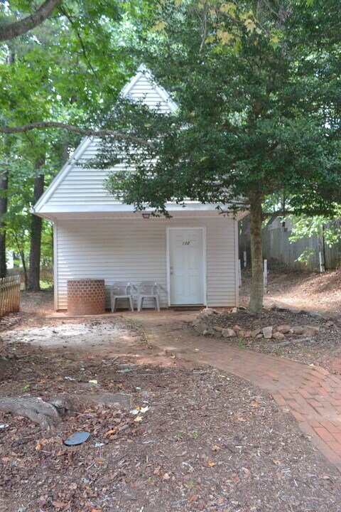 102 Franklin Dr in Central, SC - Building Photo