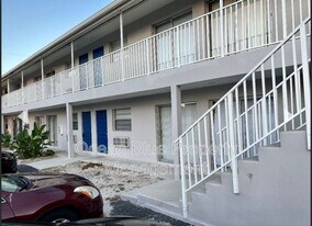 1947 Ricardo Ave in Ft. Myers, FL - Building Photo