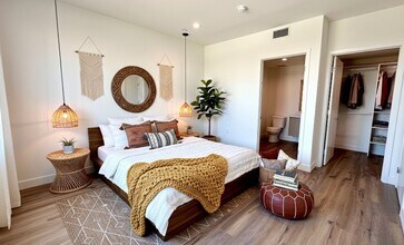 12136 Vanowen St in Los Angeles, CA - Building Photo - Building Photo