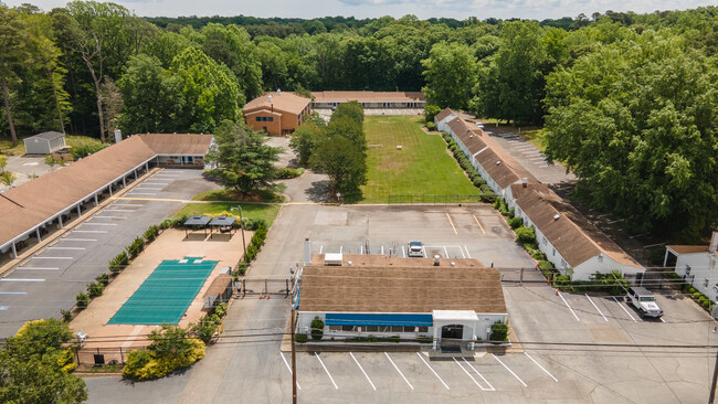 900 Capitol Landing Rd in Williamsburg, VA - Foto de edificio - Building Photo