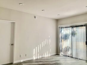 2724 Abbot Kinney Blvd in Los Angeles, CA - Building Photo - Building Photo