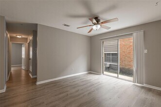 2404 Sycamore Ave in Huntsville, TX - Building Photo - Building Photo