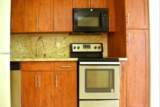 4101 Pine Tree Dr in Miami Beach, FL - Building Photo - Building Photo