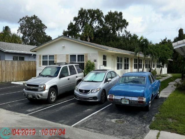 233 NW 25th St in Wilton Manors, FL - Building Photo