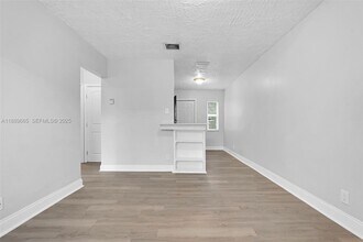 746 SW 4th St in Dania Beach, FL - Foto de edificio - Building Photo