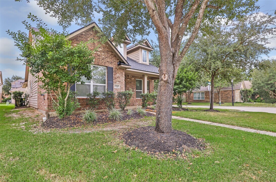 17227 Mitchell Pass Ln in Humble, TX - Building Photo