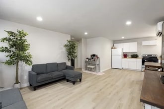 53 SW Eastern Ave in Grants Pass, OR - Building Photo - Building Photo