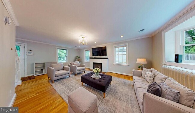 2116 Linden Ln in Silver Spring, MD - Building Photo - Building Photo