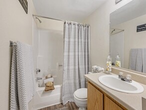 Glen Oaks Apartments in Glendale, AZ - Building Photo - Building Photo