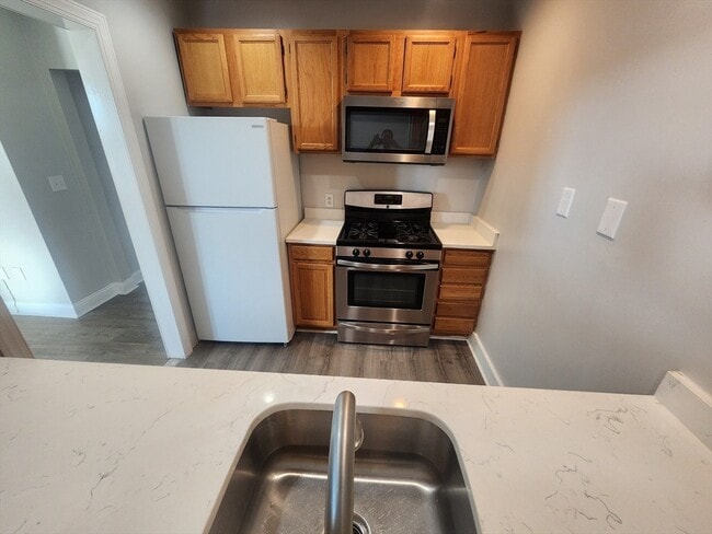 178 High St in Clinton, MA - Building Photo - Building Photo