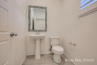 637 Loyalty Ct in Henderson, NV - Foto de edificio - Building Photo