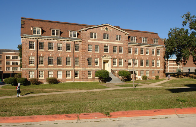 Young Hall in Tallahassee, FL - Building Photo - Building Photo