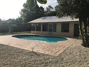 2431 Doud St in Sarasota, FL - Building Photo - Building Photo